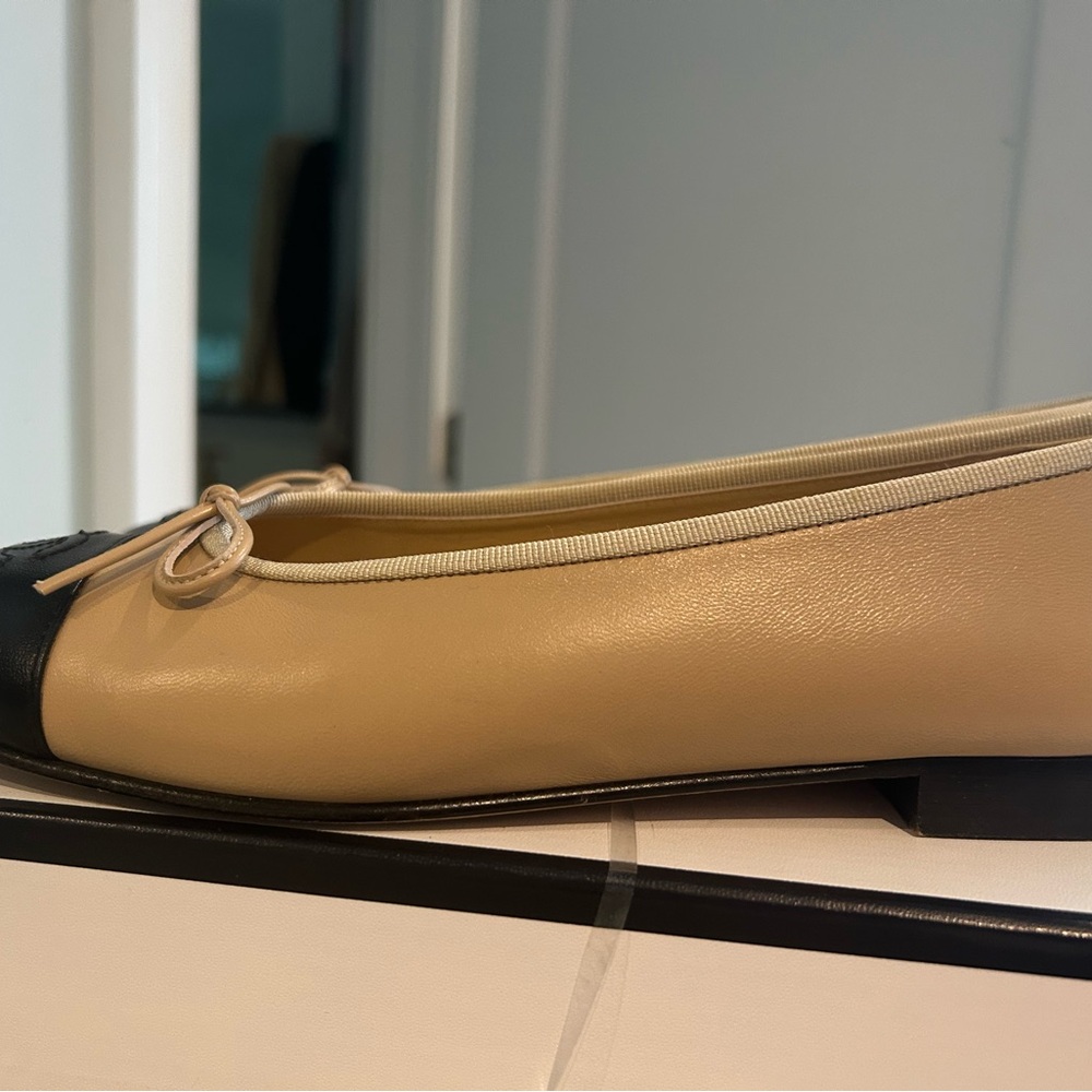 Chanel Beige and Black Women's Ballet Flats - Picture 12 of 15